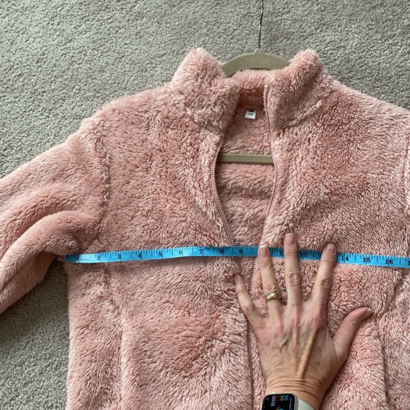Uniqlo child’s pink fluffy zip up. Ages 9-10 in excellent condition - Picture 7 of 11